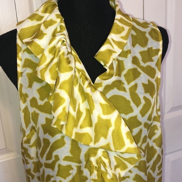 LOFT printed ruffle blouse. Size S - Picture 3 of 6